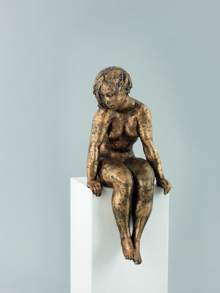 Inka zur Seite sehend, Aktskulptur, skulptur Bronze, Bärbel Dieckmann, Bildhauerin, sculptress, Berlin, Skulptur in Bronze, bronce sculpture